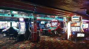 Tampilan antarmuka qq33bet sportsbook dan casino di perangkat mobile